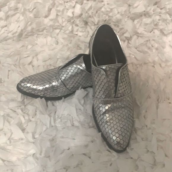 ISOLA |Silver Leather Loafers | size 7.5 - Picture 1 of 10